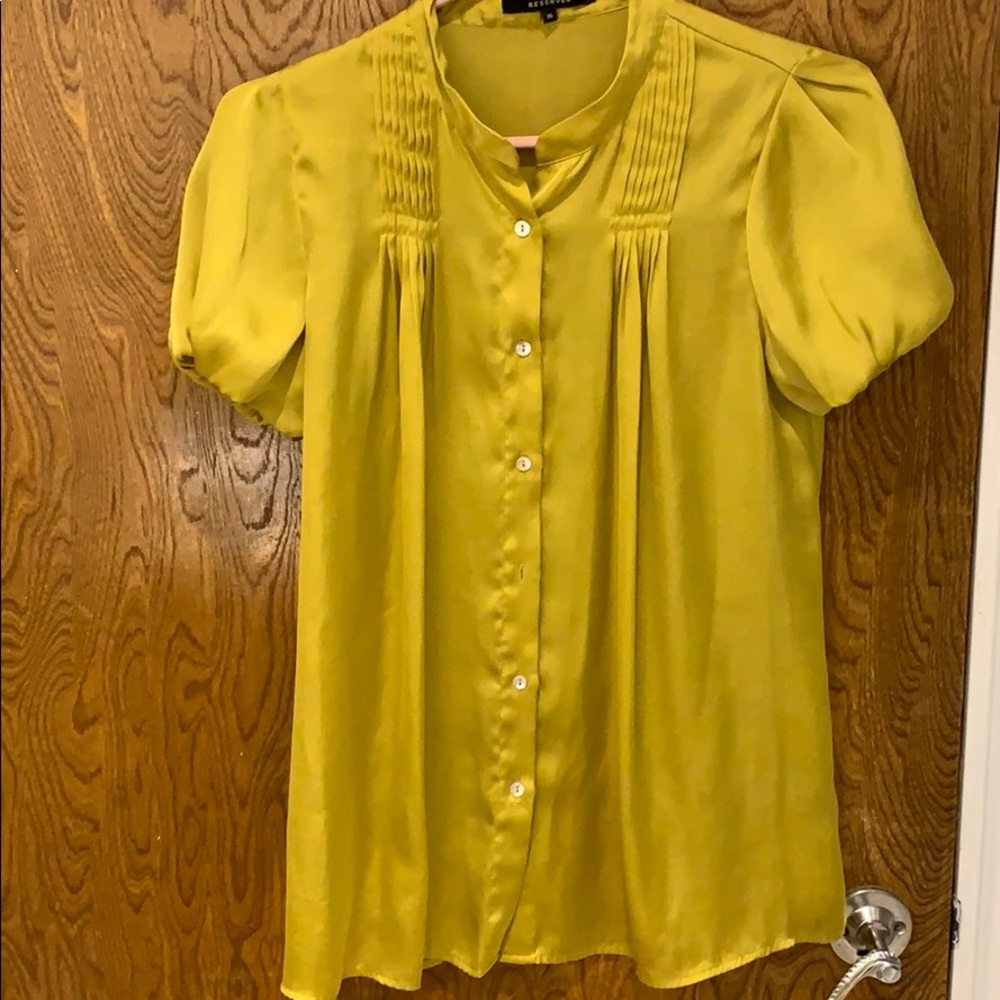 Short puffy sleeves top
